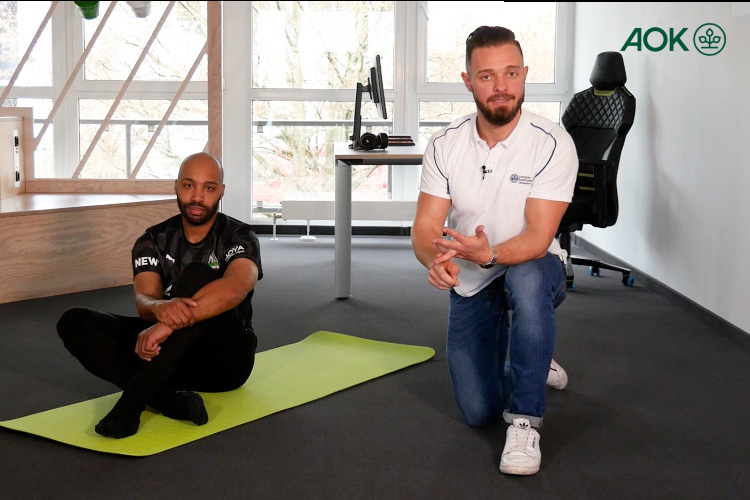E-Sport: Körperlich und geistig fit bleiben mit den Kurzübungen von Chuck Tholl, Bewegungsexperte von der Sporthochschule Köln