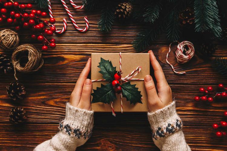 Neuer Glanz: Geschenke umweltbewusst verpacken