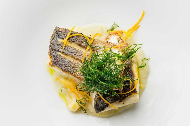 Bildnachweis: © stock.adobe.com / antoniotruzzi Fruchtige Fischpfanne mit Fenchel-Lauch-Gemüse