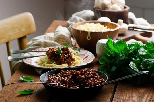 Spaghetti mit Soja-Walnuss-Bolognese